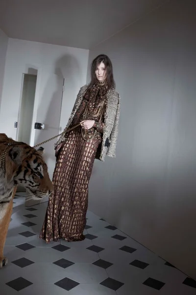 Look 11